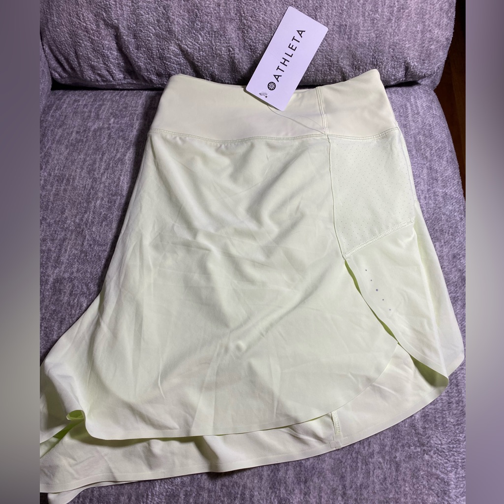 Athleta Run With It 3.5” Shorts, Size 3x, Light Lime